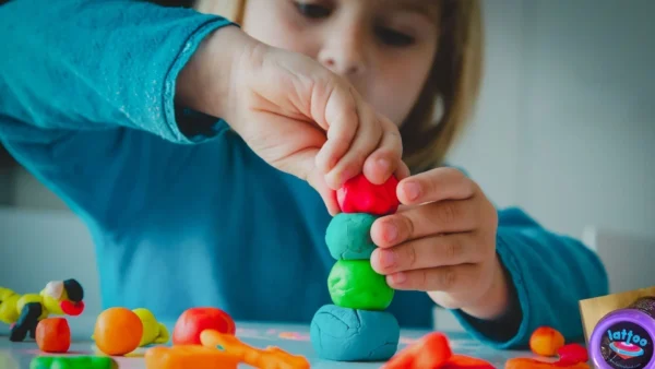 Kit de 12 Pots de Pâte à Modeler avec accessoires – Jouet Créatif pour Enfants dès 3 Ans