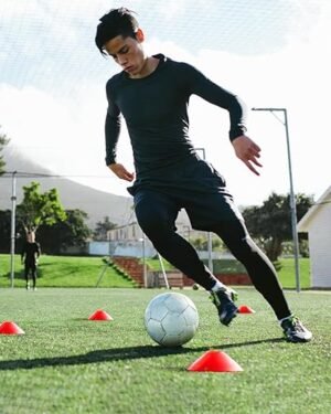 Lot de 6 plots d’entraînement orange souples pour football – cônes flexibles avec support et filet de transport, idéals pour la délimitation et les exercices de vitesse.